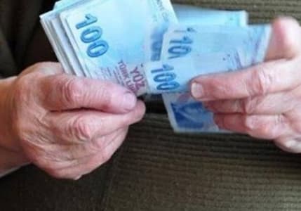 Emeklilerin maaş farkı ödenmeye başlandı
