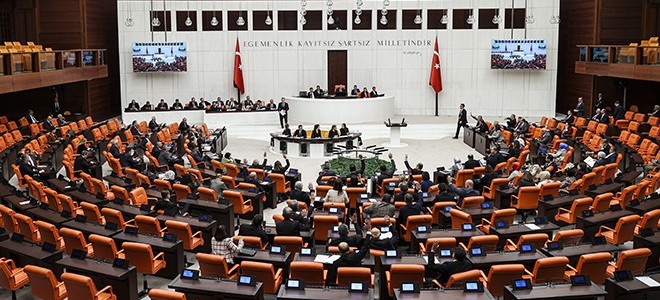 Emekliye ek zam önergesi kabul edildi: Süreç nasıl devam edecek?