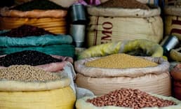 Emtia fiyatları artan dolar talebiyle geriledi
