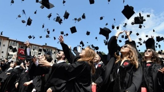 En kolay iş bulan ve en çok kazandıran üniversite bölümleri açıklandı
