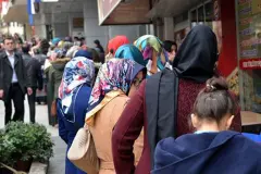 Enflasyon dar gelirliyi vurdu: Gıda harcamalarının payı artıyor