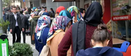 Enflasyon dar gelirliyi vurdu: Gıda harcamalarının payı artıyor