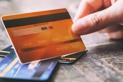 Enflasyondan kaçan yurt dışına yöneldi: Kredi kartı harcamaları rekor kırdı