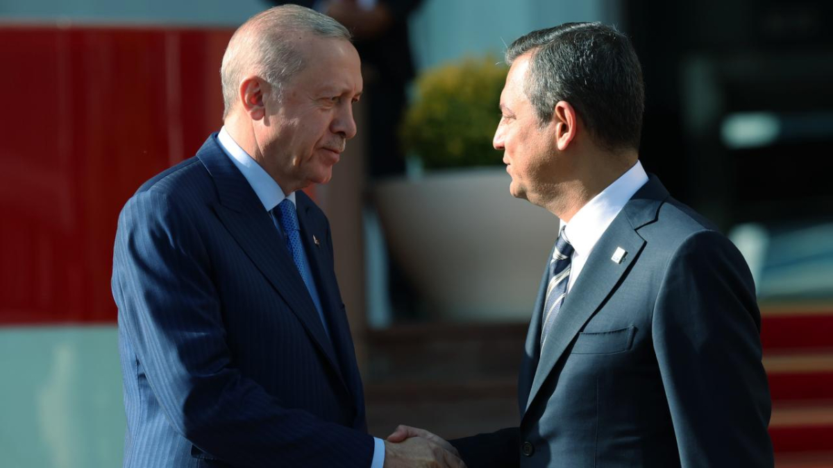 Erdoğan’ın avukatı açıkladı: Özgür Özel’e 800 bin TL tazminat cezası verildi