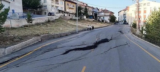 Erzurum’da heyelan oldu: 70 daire tahliye edildi