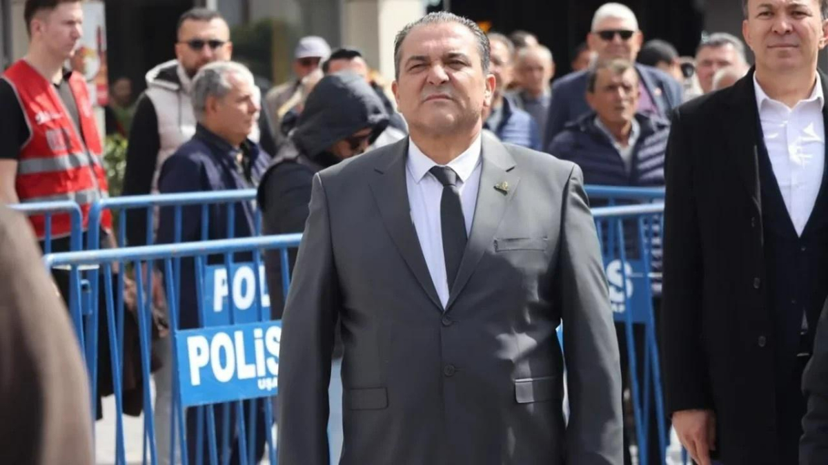 Eşme Belediyesi'ne operasyon: Başkan Yılmaz Tozan gözaltına alındı