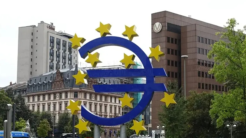 Euro Bölgesi ekonomisi 3 yıl sonra ilk kez daraldı
