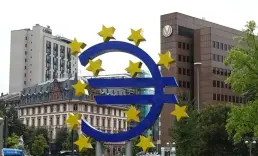 Euro Bölgesi'nde iş aktivitesi 4 ay sonra büyümeye döndü