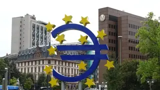 Euro Bölgesi'nde iş aktivitesi 4 ay sonra büyümeye döndü