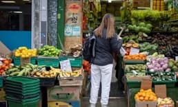 Euro Bölgesi'nde yıllık enflasyon yukarı yönlü revize edildi