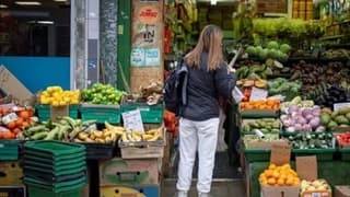 Euro Bölgesi'nde yıllık enflasyon yukarı yönlü revize edildi