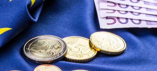 Euro Bölgesi'nin kamu borcu yükseldi