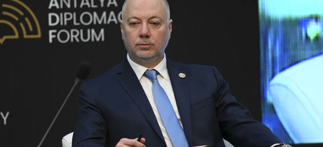 Euroya geçmeye hazırlanan Bulgaristan'da Başbakan Jelyazkov istifa etti