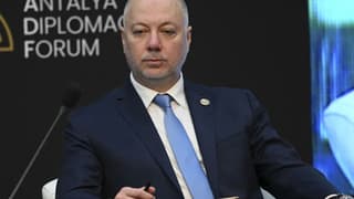 Euroya geçmeye hazırlanan Bulgaristan'da Başbakan Jelyazkov istifa etti