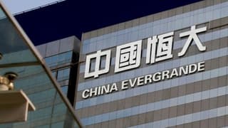 Evergrande ve iki yan kuruluşunun hisseleri Hong Kong borsasında işleme kapatıldı