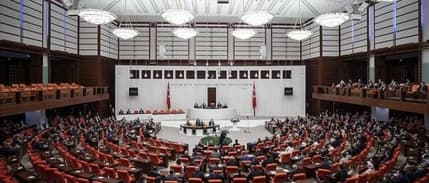 Evlenecek gençlere faizsiz kredi: Aile ve Gençlik Fonu teklifi TBMM’de kabul edildi