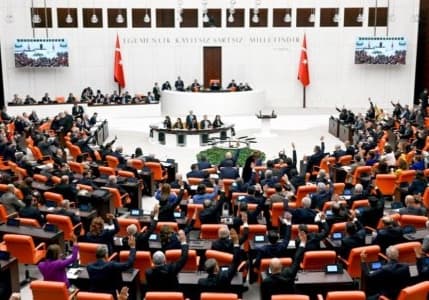 EYT yasalaştı: 2 milyonu aşkın kişiye emeklilik yolu açıldı