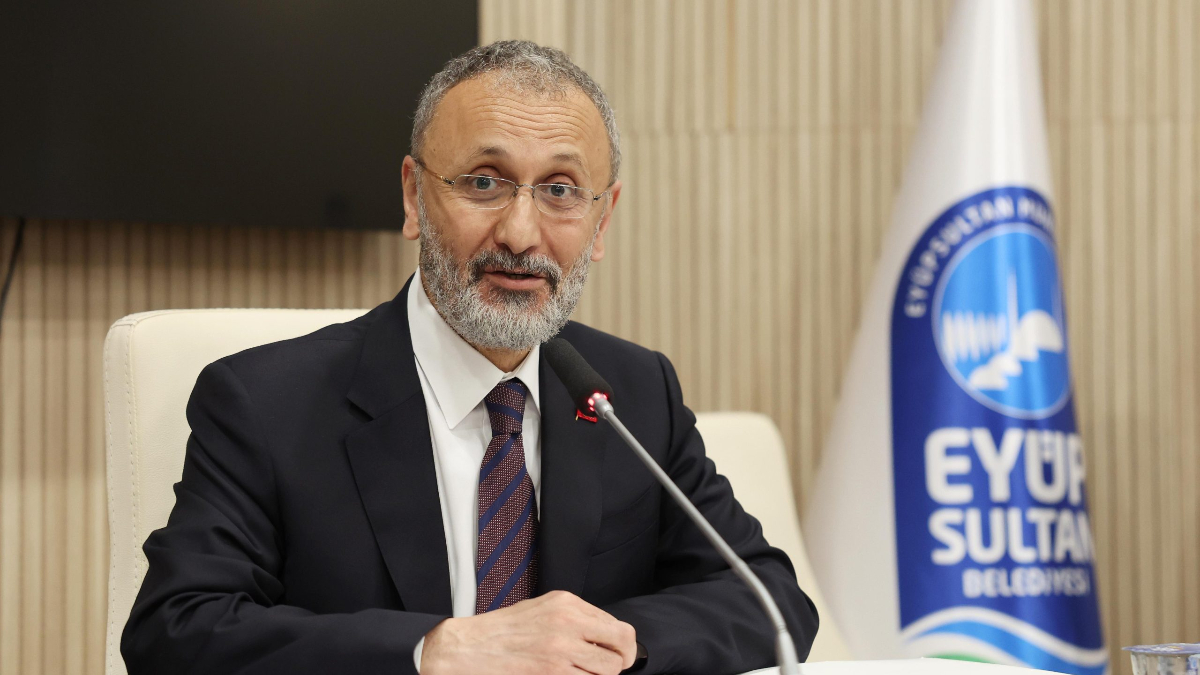 Eyüpsultan Belediye Başkanı Özmen'den transfer iddialarına yanıt