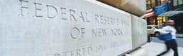 Fed, üst düzey personeline yönelik kısıtlamalarını artırıyor