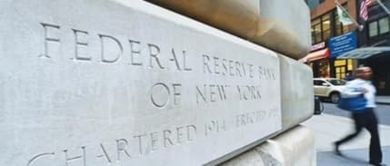 Fed, üst düzey personeline yönelik kısıtlamalarını artırıyor