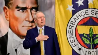 Fenerbahçe KAP’a bildirdi: Aziz Yıldırım yönetiminde 7 üye istifa etti