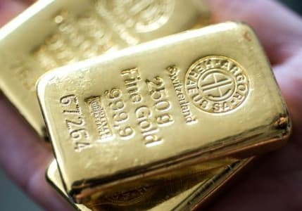 Fitch, altın fiyatlarına yönelik öngörüsünü yükseltti