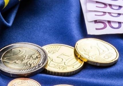 Fitch, ECB'nin faiz indirim hızını artırmasını bekliyor