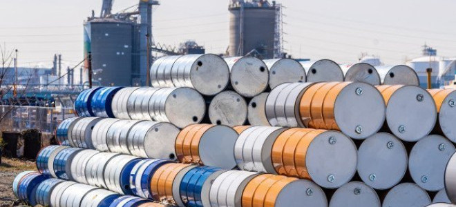 Fitch'ten petrol piyasası analizi: Arz fazlası riskleri dizginliyor