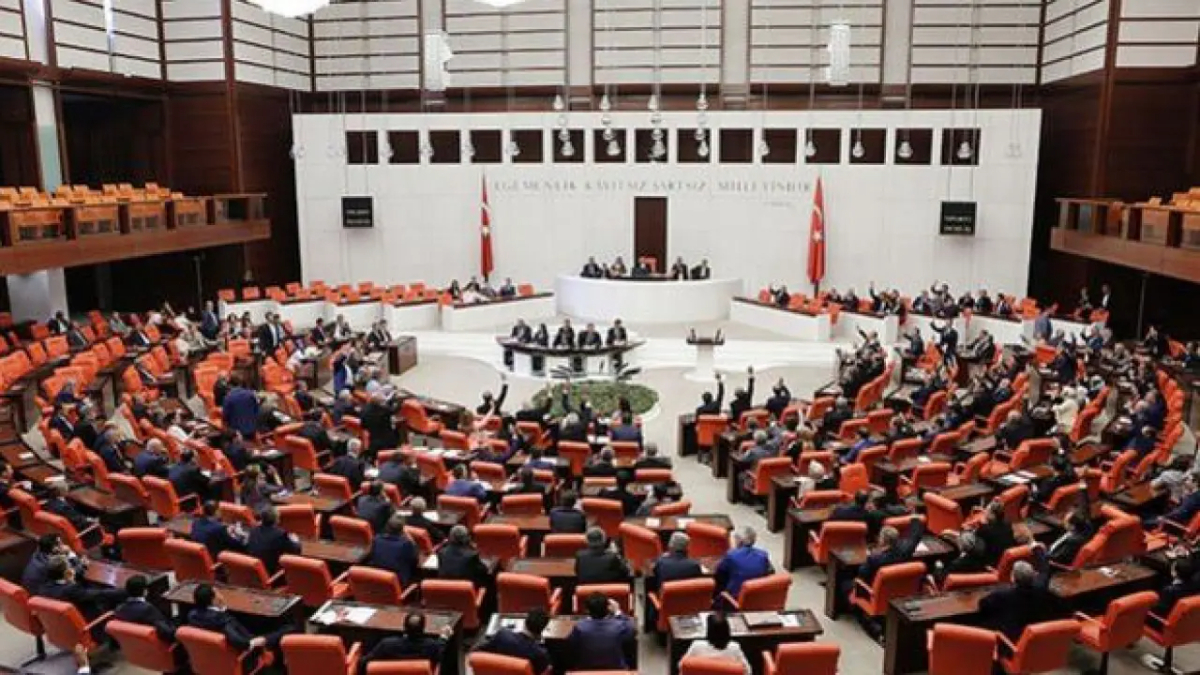 Fon düzenlemelerini içeren kanun teklifi komisyondan geçti