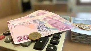 Fonlardan kaçan para mevduata sığındı