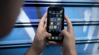 Fransa'da 15 yaş altına kısmi sosyal medya yasağı kabul edildi