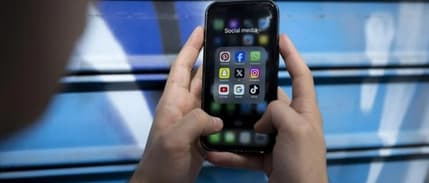 Fransa'da 15 yaş altına kısmi sosyal medya yasağı kabul edildi