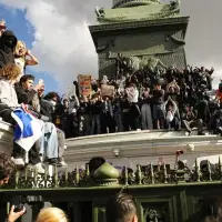 Fransa'da hükümetten sokağa çıkma yasağı talimatı