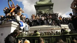 Fransa'da hükümetten sokağa çıkma yasağı talimatı
