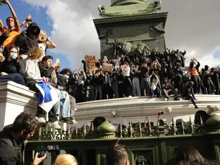 Fransa'da hükümetten sokağa çıkma yasağı talimatı