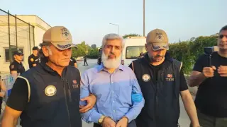 Furkan Vakfı'na şafak operasyonu: Alparslan Kuytul gözaltına alındı