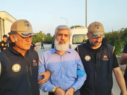 Furkan Vakfı'na şafak operasyonu: Alparslan Kuytul gözaltına alındı