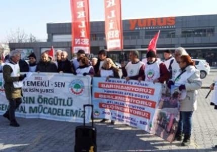 "Geçinemiyoruz" sloganıyla yürüyen emekliler, Mersin’den Ankara'ya ulaştı