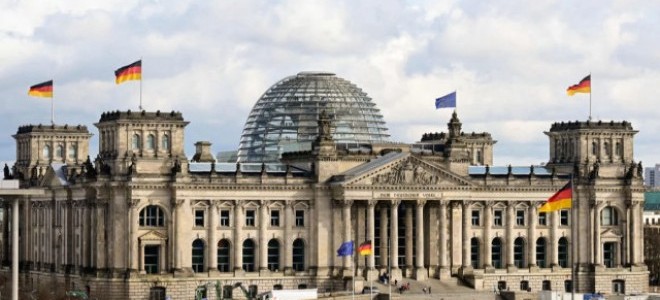 Gümrük vergileri nedeniyle Almanya'ya yönelik büyüme tahminleri düşürüldü