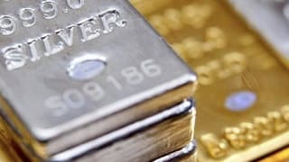 Gümüşte rekor yükseliş: Güvenli liman olma yolunda altını zorluyor