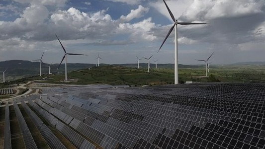 Güneş ve rüzgardan elektrik üretimi tüm zamanların zirvesine çıktı