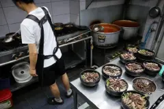 Güney Kore restoranlarında köpek eti yasağı öncesi hareketlilik