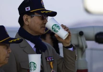 Güney Kore'nin Kuzey Kore sınırında Starbucks açıldı!
