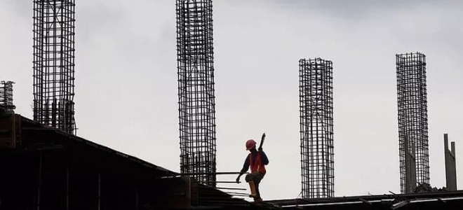 Güven endeksi inşaatta arttı, perakende ve hizmette azaldı