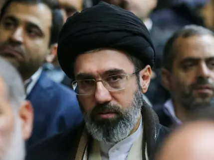 Hamaney: Düşman hibrit savaşa yöneldi