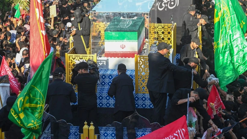 Hamaney'in cenazesi Irak'ta: Binlerce kişi meydanları doldurdu