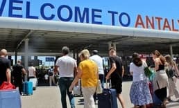 Hava yolu ile Antalya'ya gelen turist sayısı 9 milyonu aştı