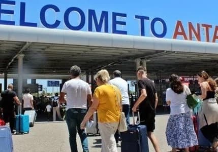 Hava yolu ile Antalya'ya gelen turist sayısı 9 milyonu aştı