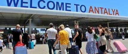Hava yoluyla Antalya'ya gelen turist sayısı 11 milyonu aştı