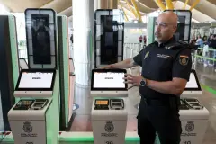 Havalimanlarında pasaport kuyruğu krizi: Biyometrik kayıtlar durduruldu